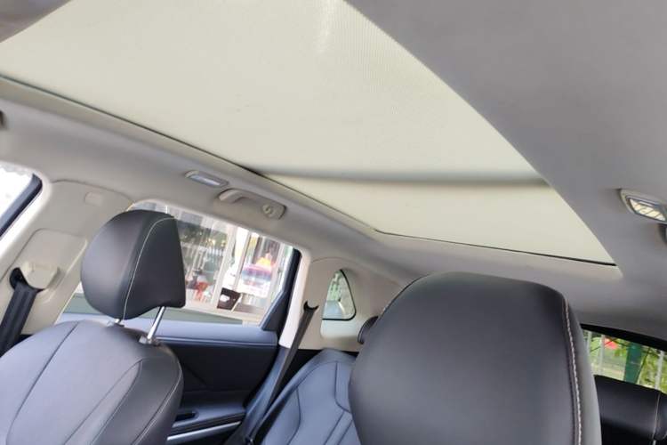 Used Zotye T500 2018 1.5T Automatic Smart Connected Prestige Model Headliner