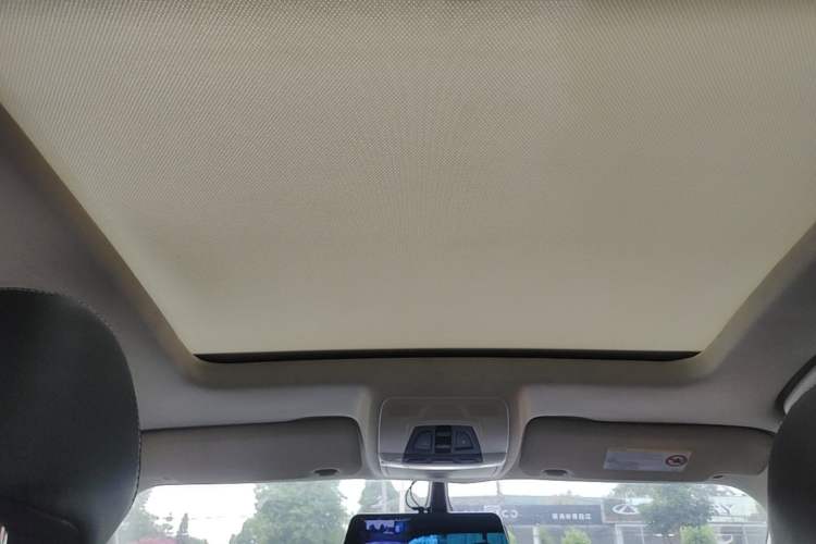 Used Zotye T500 2018 1.5T Automatic Smart Connected Prestige Model Headliner