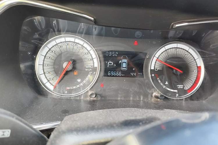 Used Zotye T500 2018 1.5T Automatic Luxury Model Instrument Cluster