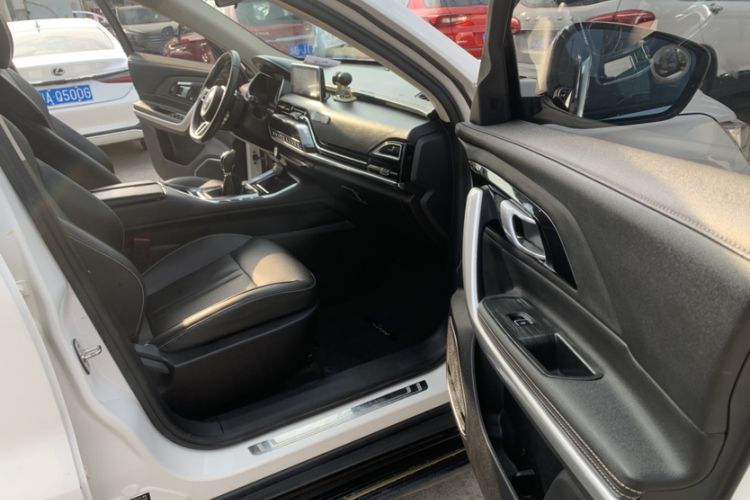 Used Zotye T500 2018 1.5T Manual Luxury Model Interior 3