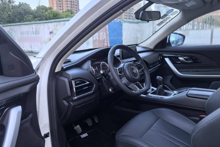 Used Zotye T500 2018 1.5T Manual Luxury Model Interior 4