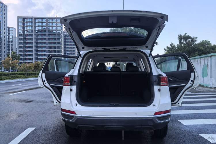 Used Zotye T500 2018 1.5T Manual Luxury Model Interior 8