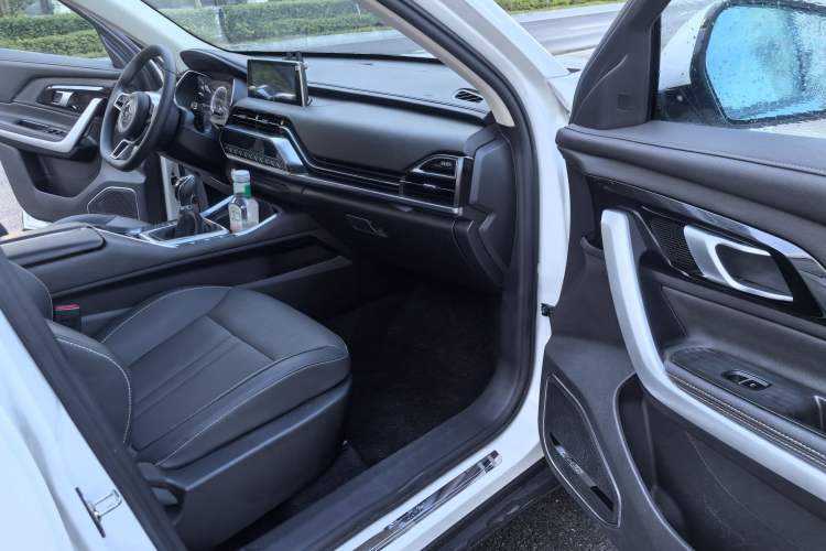 Used Zotye T500 2018 1.5T Manual Luxury Model Interior 9
