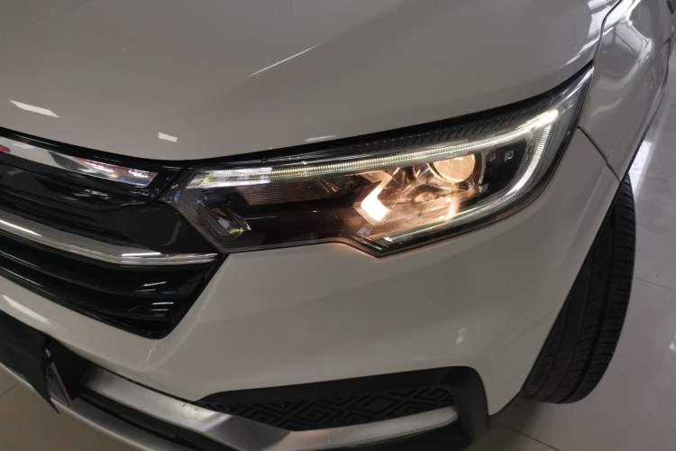 Used Zotye T500 2018 1.5T Automatic Smart Connected Prestige Model Left Front Headlight