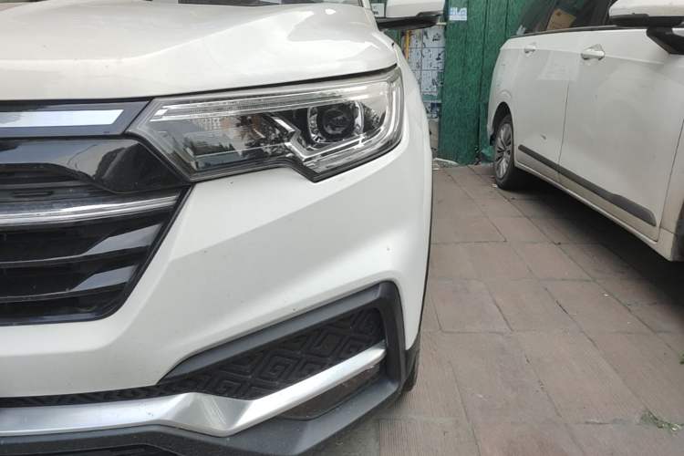 Used Zotye T500 2018 1.5T Automatic Smart Connected Prestige Model Left Front Headlight