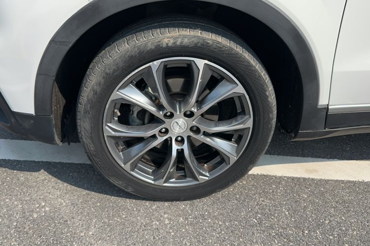 Used Zotye T500 2018 1.5T Automatic Smart Connected Prestige Model Left Front Wheel Hub