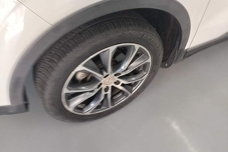 Used Zotye T500 2018 1.5T Automatic Smart Connect Flagship Model Left Front Wheel Hub