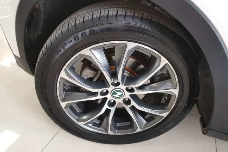 Used Zotye T500 2018 1.5T Automatic Smart Connected Prestige Model Left Front Wheel Hub