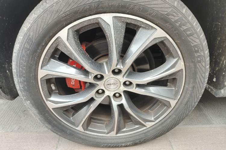 Used Zotye T500 2018 1.5T Automatic Smart Connected Prestige Model Left Front Wheel Hub