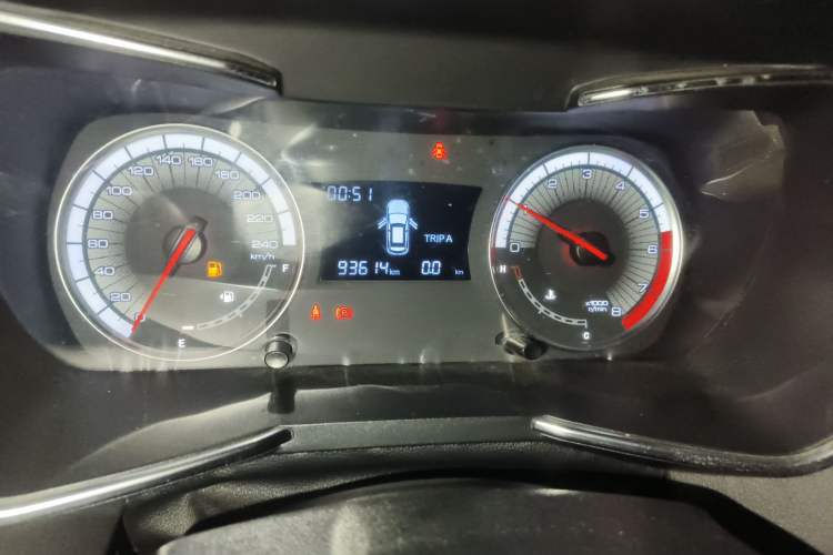 Used Zotye T500 2018 1.5T Manual Luxury Model Odometer Close Up