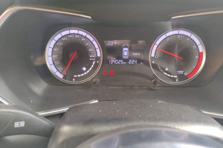 Used Zotye T500 2018 1.5T Manual Luxury Model Odometer Close Up