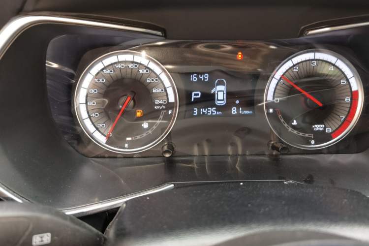 Used Zotye T500 2018 1.5T Automatic Luxury Model Odometer Close Up