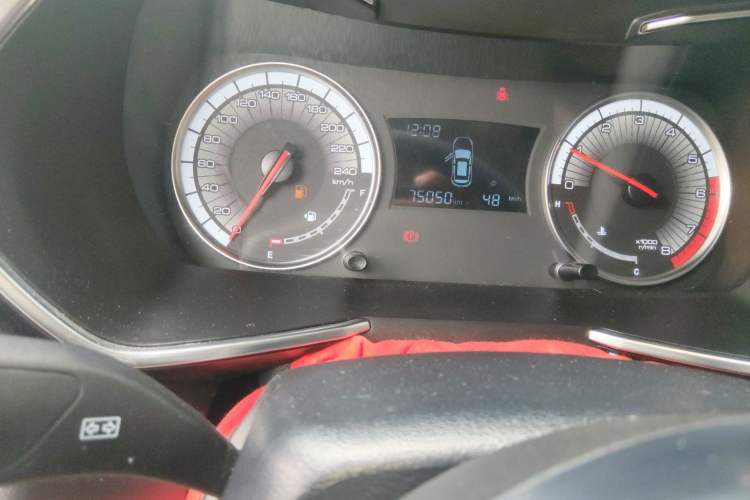 Used Zotye T500 2018 1.5T Manual Luxury Model Odometer Close Up