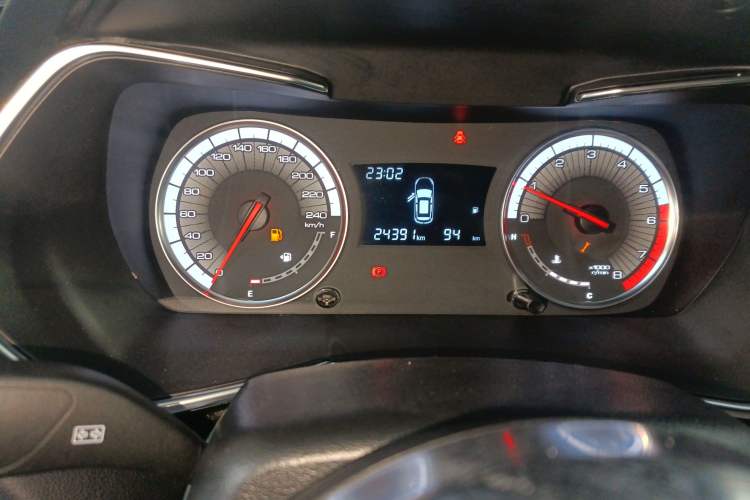 Used Zotye T500 2018 1.5T Manual Luxury Model Odometer Close Up