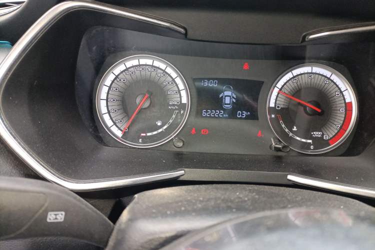 Used Zotye T500 2018 1.5T Manual Luxury Model Odometer Close Up
