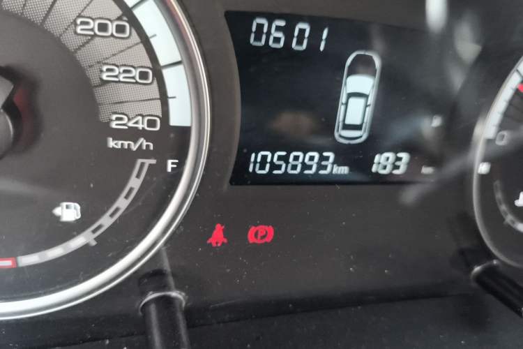 Used Zotye T500 2018 1.5T Manual Luxury Model Odometer Close Up