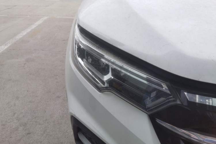 Used Zotye T500 2018 1.5T Automatic Smart Connected Prestige Model Right Front Headlight