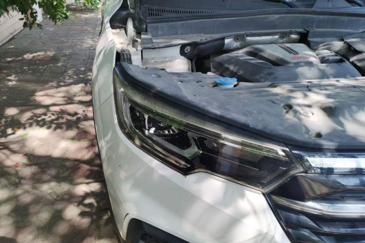 Used Zotye T500 2018 1.5T Automatic Smart Connected Prestige Model Right Front Headlight
