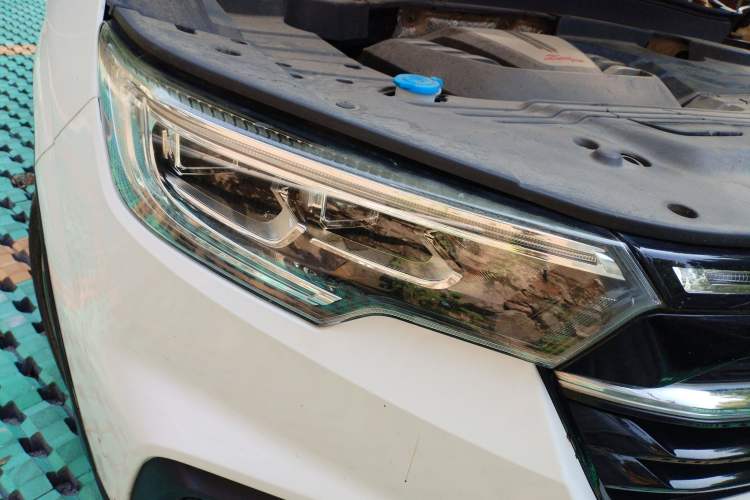 Used Zotye T500 2018 1.5T Automatic Smart Connect Flagship Model Right Front Headlight