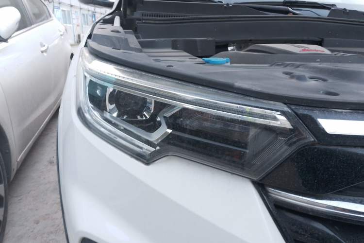 Used Zotye T500 2018 1.5T Automatic Smart Connected Prestige Model Right Front Headlight