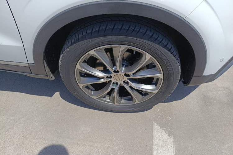 Used Zotye T500 2018 1.5T Automatic Smart Connect Flagship Model Right Front Wheel Hub