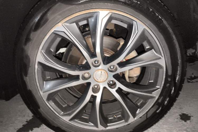 Used Zotye T500 2018 1.5T Automatic Smart Connected Prestige Model Right Front Wheel Hub
