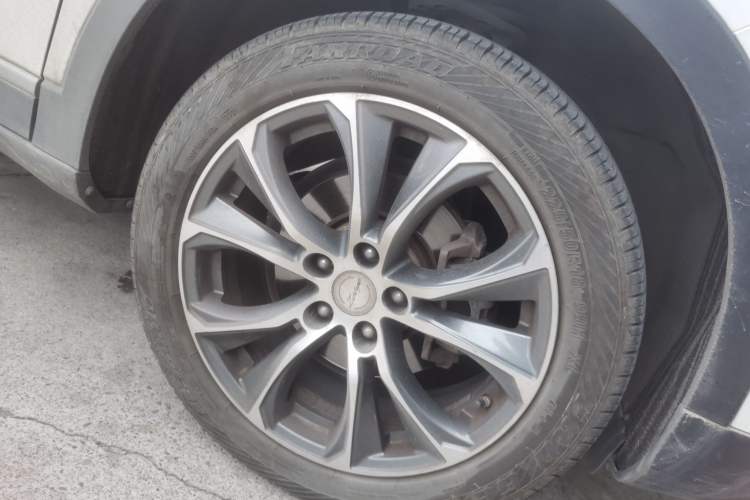 Used Zotye T500 2018 1.5T Automatic Smart Connected Prestige Model Right Front Wheel Hub