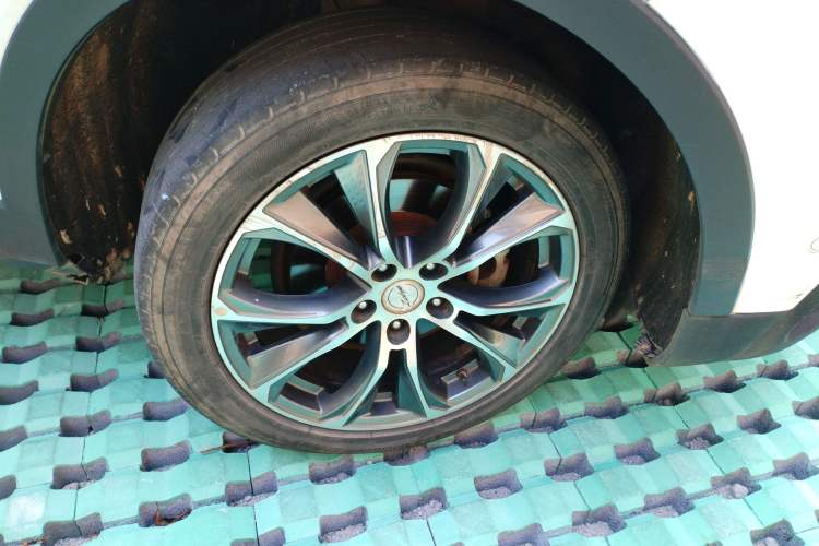 Used Zotye T500 2018 1.5T Automatic Smart Connect Flagship Model Right Front Wheel Hub