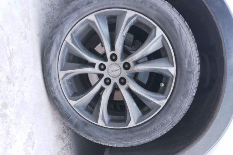 Used Zotye T500 2018 1.5T Automatic Smart Connected Prestige Model Right Front Wheel Hub
