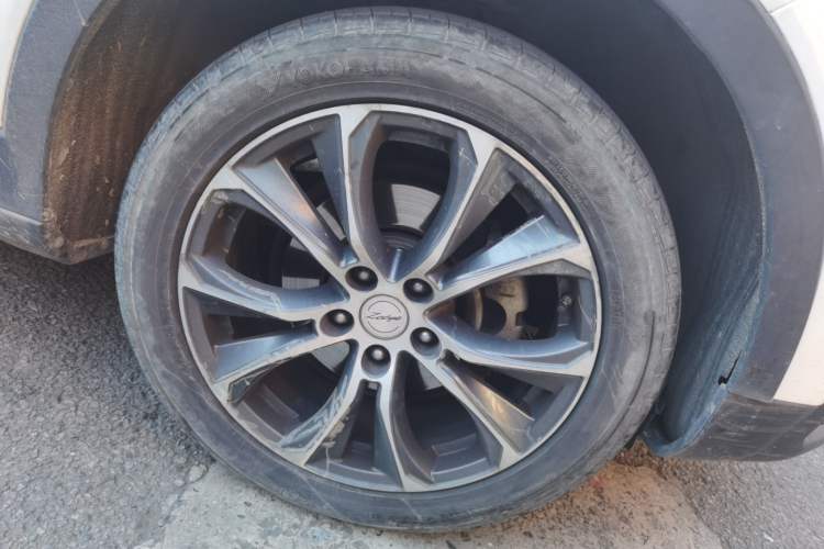 Used Zotye T500 2018 1.5T Automatic Smart Connected Prestige Model Right Front Wheel Hub