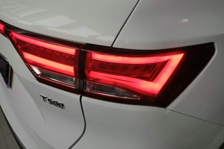 Used Zotye T500 2018 1.5T Automatic Smart Connected Prestige Model Right Rear Taillight