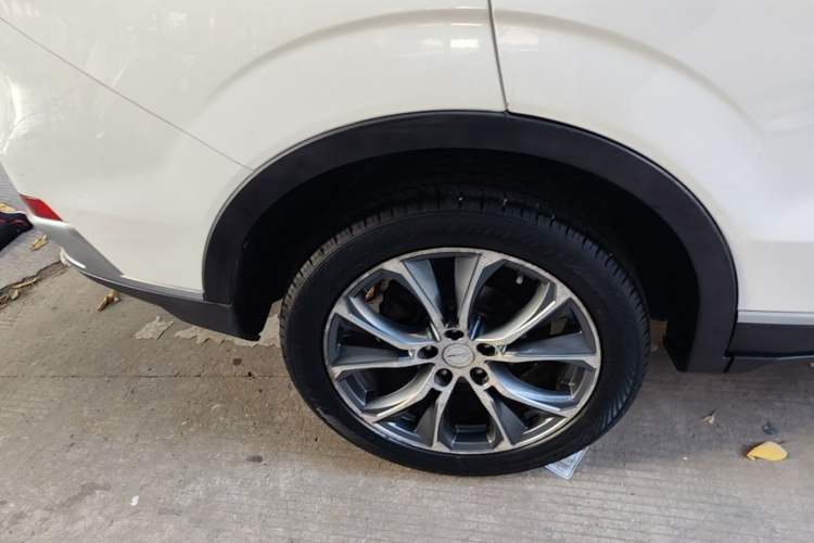 Used Zotye T500 2018 1.5T Automatic Smart Connected Prestige Model Right Rear Wheel Hub