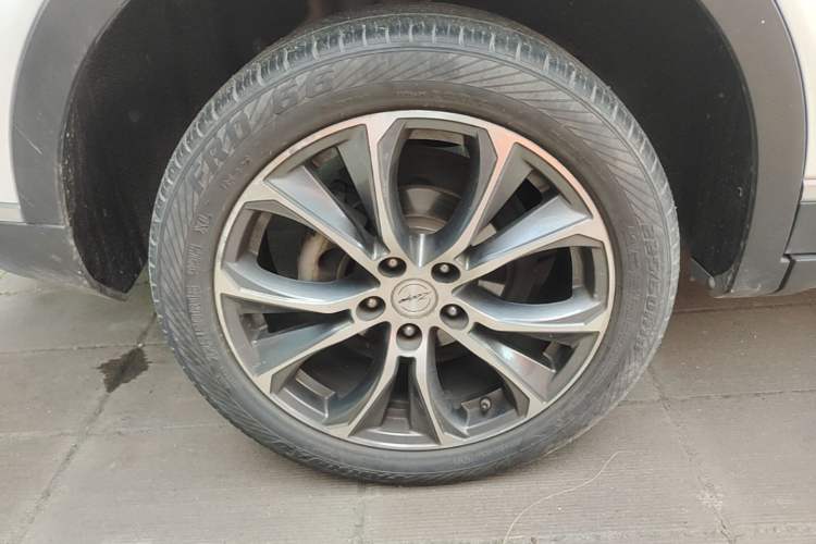 Used Zotye T500 2018 1.5T Automatic Smart Connected Prestige Model Right Rear Wheel Hub