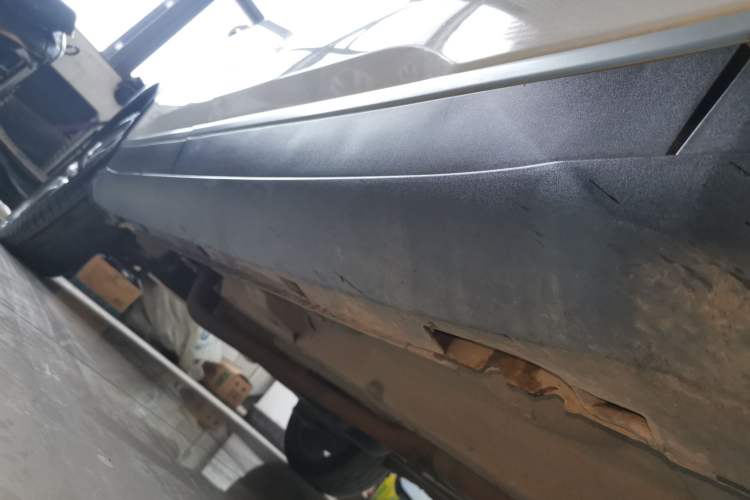 Used Zotye T500 2018 1.5T Automatic Smart Connected Prestige Model Right Side Sill
