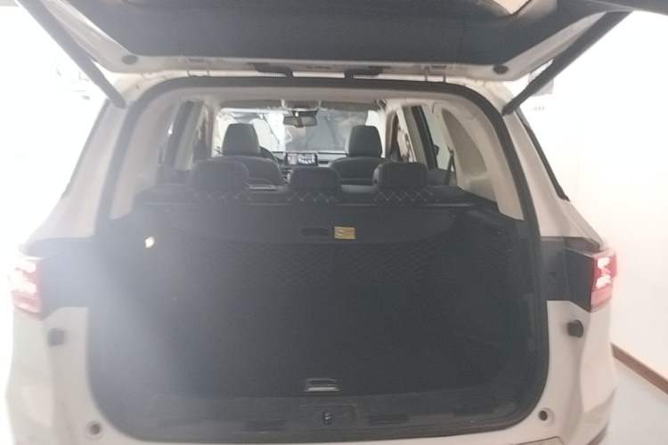 Used Zotye T500 2018 1.5T Automatic Smart Connect Flagship Model Trunk