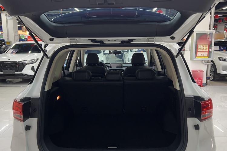 Used Zotye T500 2018 1.5T Automatic Smart Connected Prestige Model Trunk