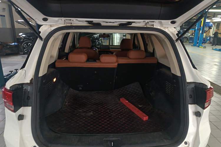 Used Zotye T500 2018 1.5T Automatic Luxury Model Trunk