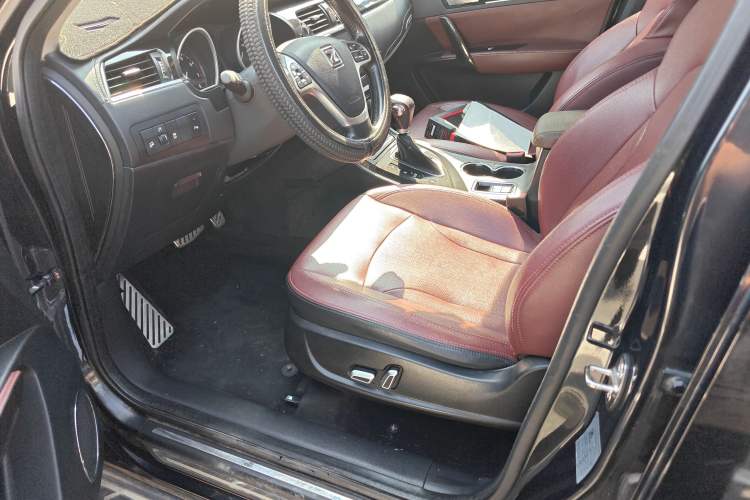 Used Zotye T600 2016 2.0T DCT Prestige Edition Interior 3