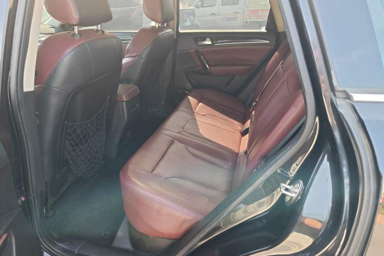 Used Zotye T600 2016 2.0T DCT Prestige Edition Interior 4
