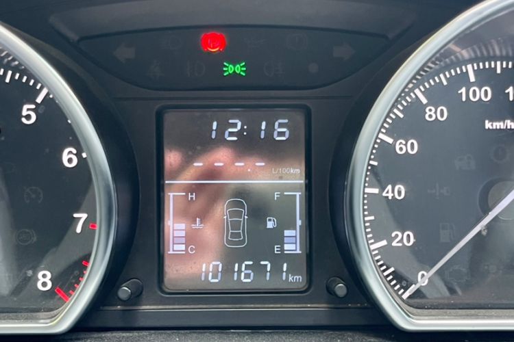 Used Zotye T600 2015 1.5T Manual Luxury Model Odometer Close Up