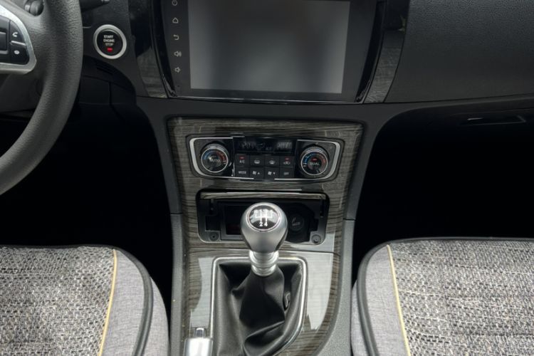 Used Zotye T600 2016 1.5T Manual Luxury Edition Audio And AC Panel