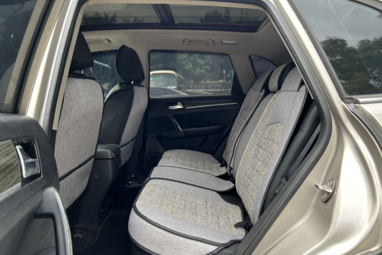 Used Zotye T600 2016 1.5T Manual Luxury Edition Interior 4