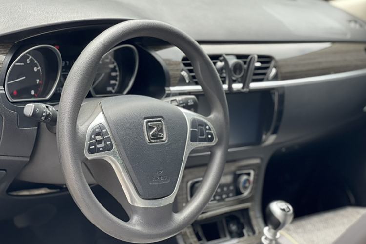 Used Zotye T600 2016 1.5T Manual Luxury Edition Interior 8
