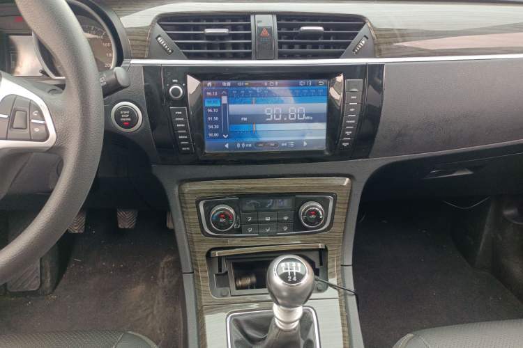 Used Zotye T600 2014 1.5T Manual Luxury Model Audio And AC Panel