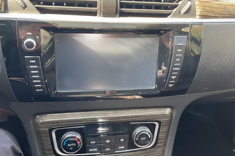 Used Zotye T600 2014 1.5T Manual Luxury Model Audio And AC Panel