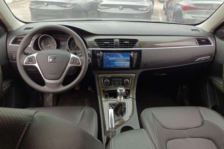 Used Zotye T600 2014 1.5T Manual Luxury Model Center Console