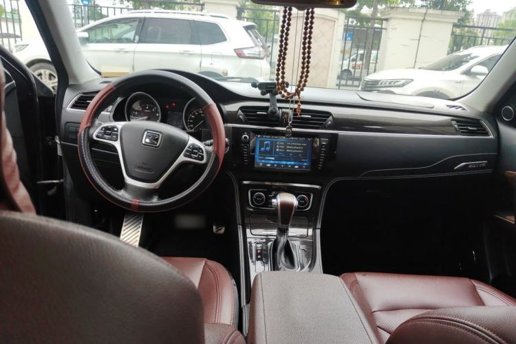 Used Zotye T600 2014 2.0T DCT Luxury Version Center Console