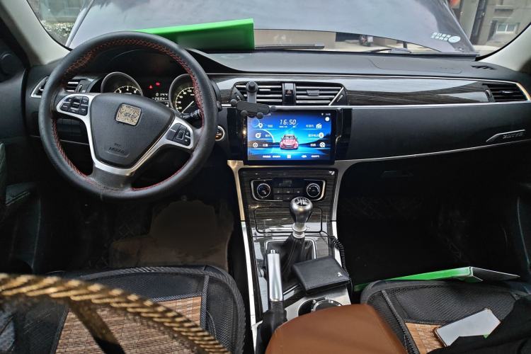 Used Zotye T600 2014 1.5T Manual Luxury Model Center Console
