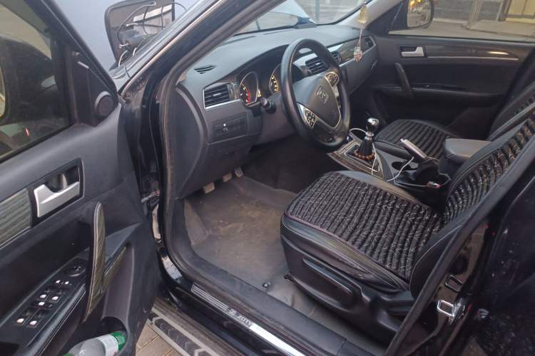 Used Zotye T600 2014 1.5T Manual Luxury Model Driver Seat