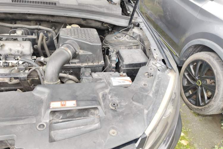 Used Zotye T600 2014 2.0T DCT Luxury Version Engine Bay Left